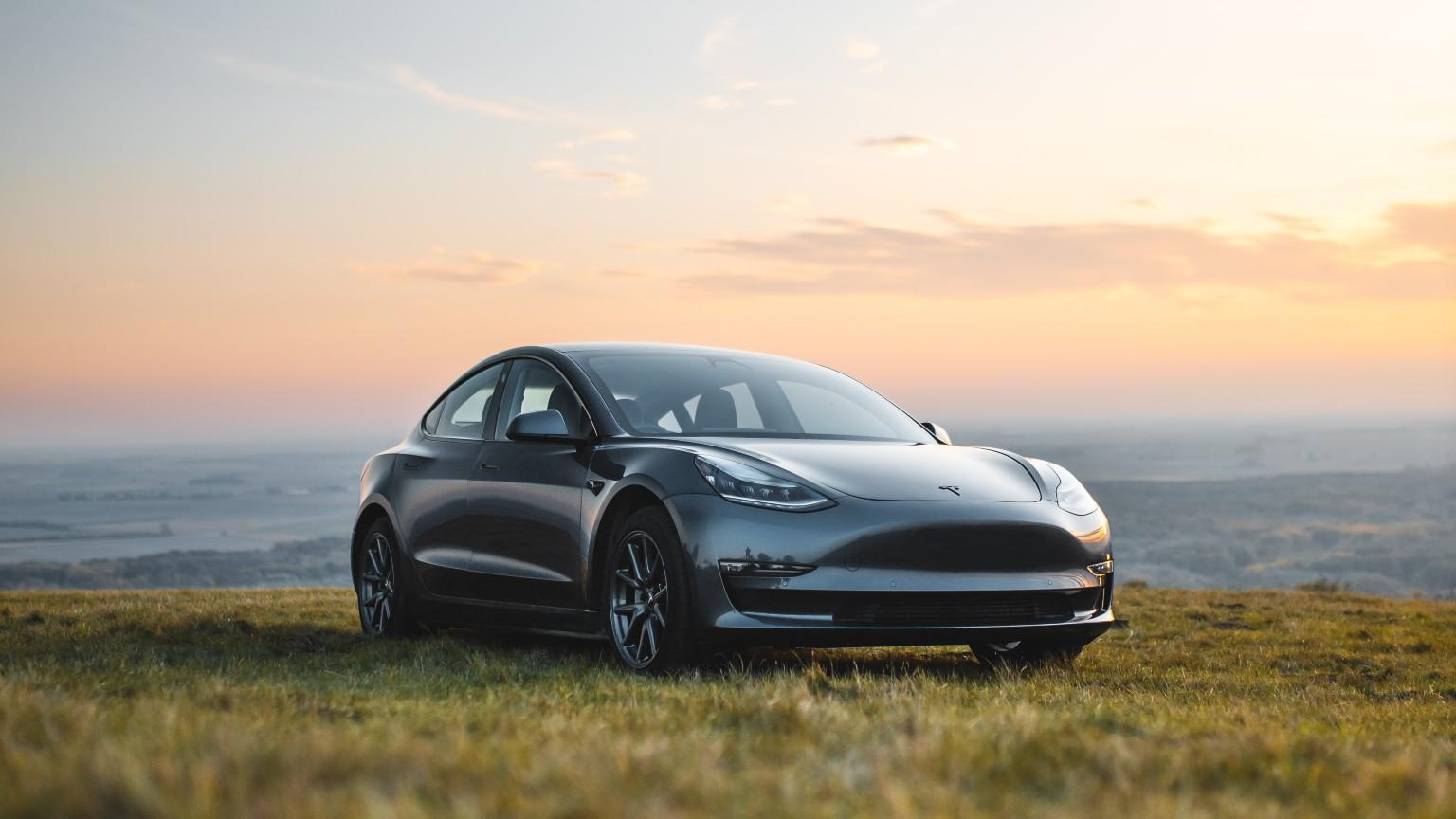 Esittelyssä Tesla Model S
